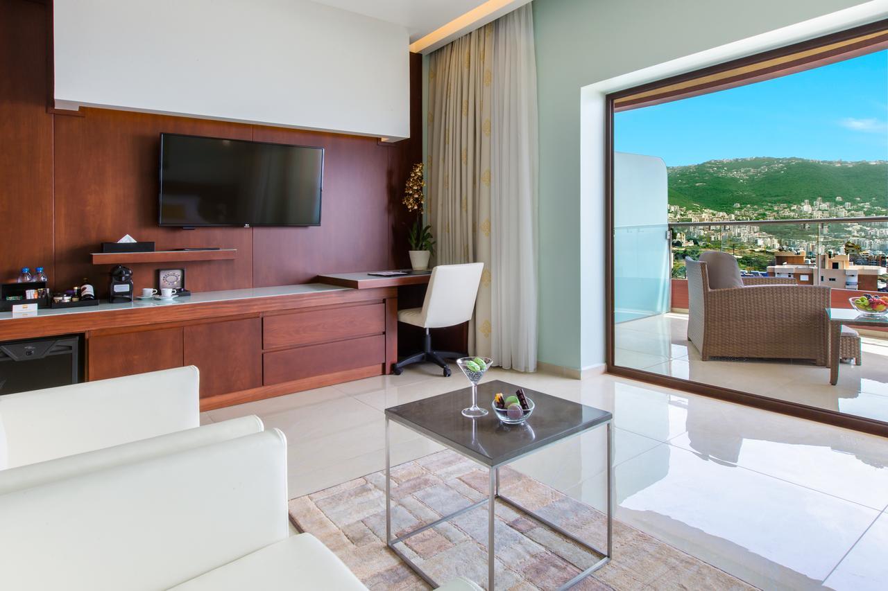 Burj On Bay Hotel Jounieh Bagian luar foto